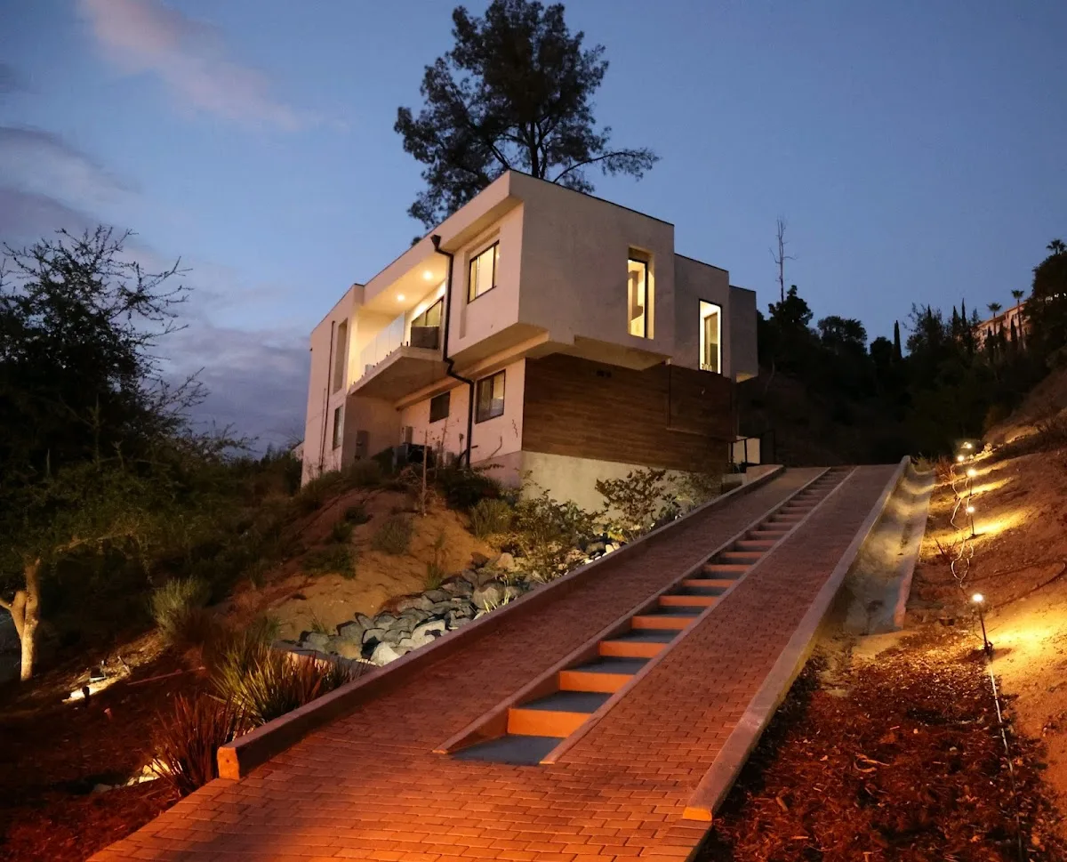 Exterior view of Losangeles detox center — home