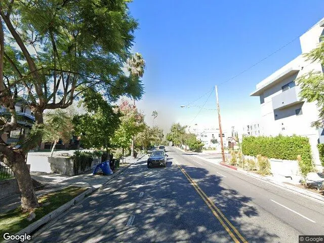 Exterior view of Losangeles sober living home — tree