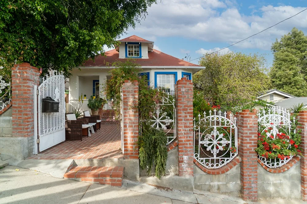 Exterior view of Losangeles sober living home — wall