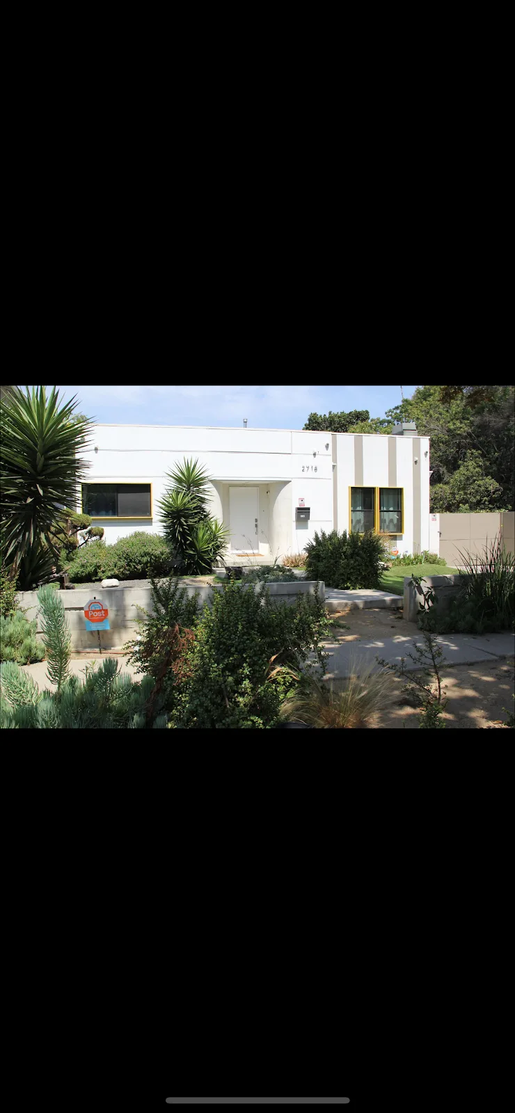 Exterior view of Losangeles sober living home — wall