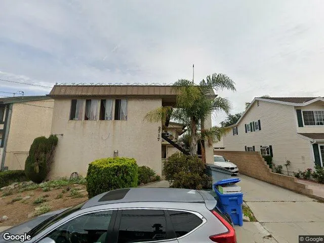 Exterior view of Losangeles sober living home — window