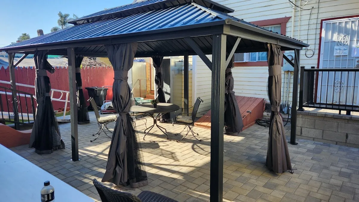 Exterior view of Losangeles sober living home — roof