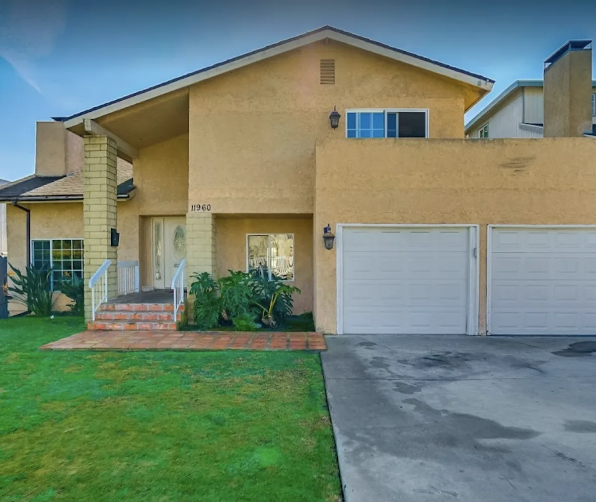 Exterior view of Losangeles sober living home — wall