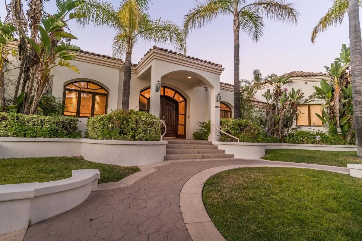 Exterior view of Losangeles sober living home — plants