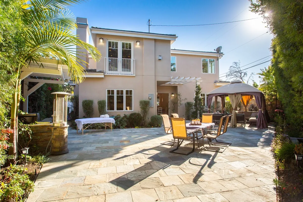 Exterior view of Losangeles sober living home — residential area