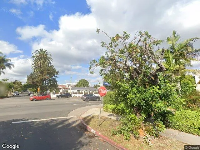 Exterior view of Losangeles sober living home — tree