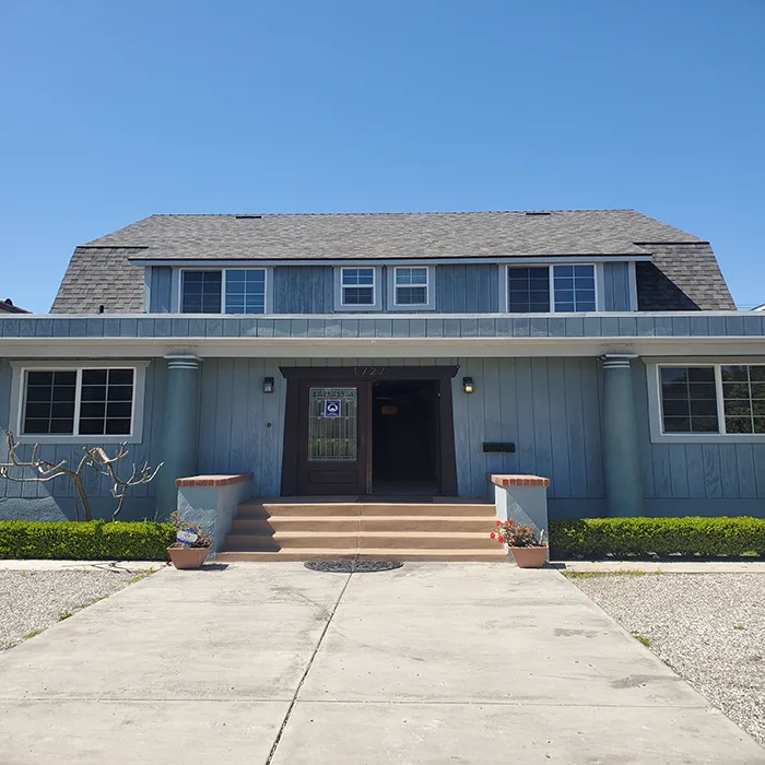 Exterior view of Losangeles sober living home — house