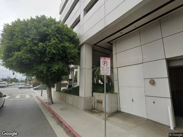 Exterior view of Losangeles sober living home — urban area