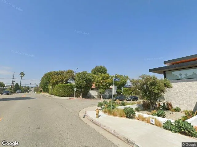 Exterior view of Losangeles sober living home — residential area
