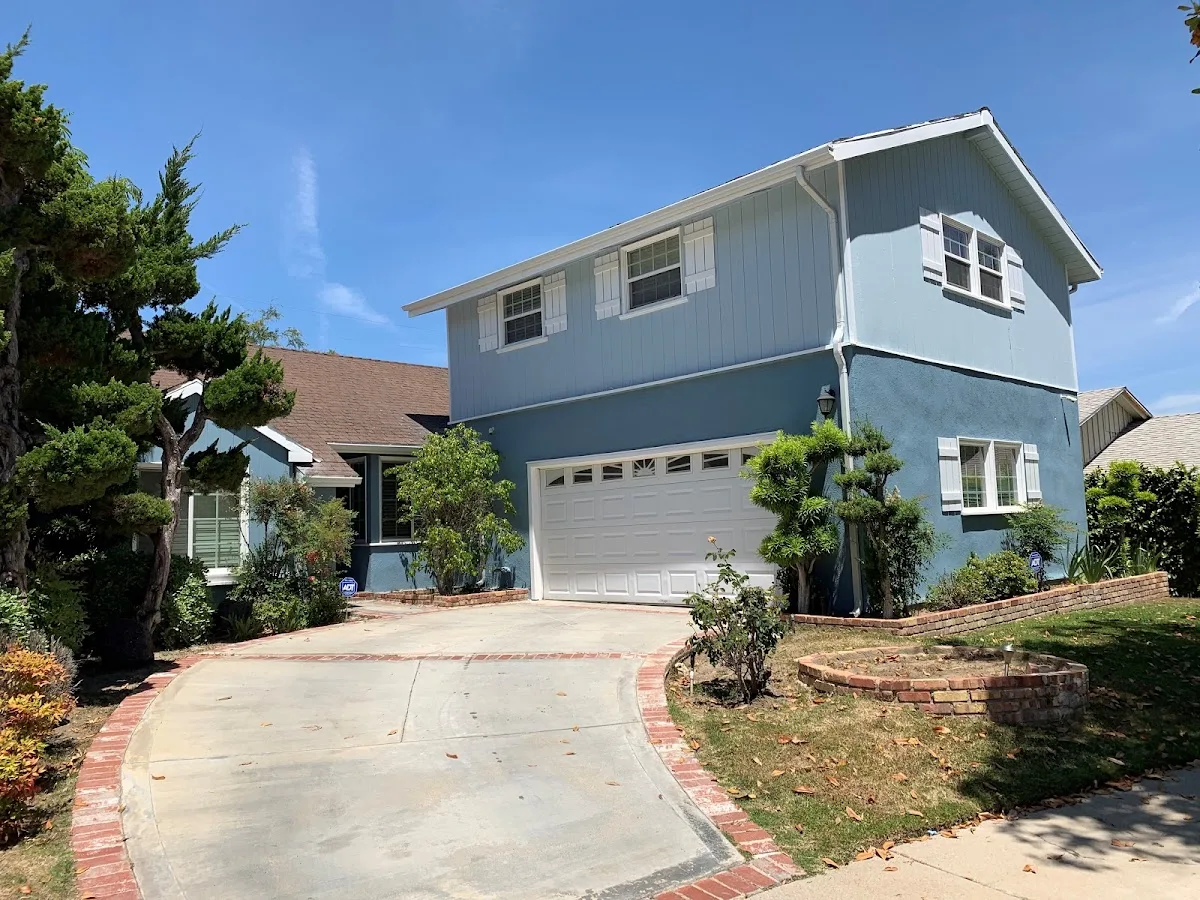 Exterior view of Losangeles sober living home — house