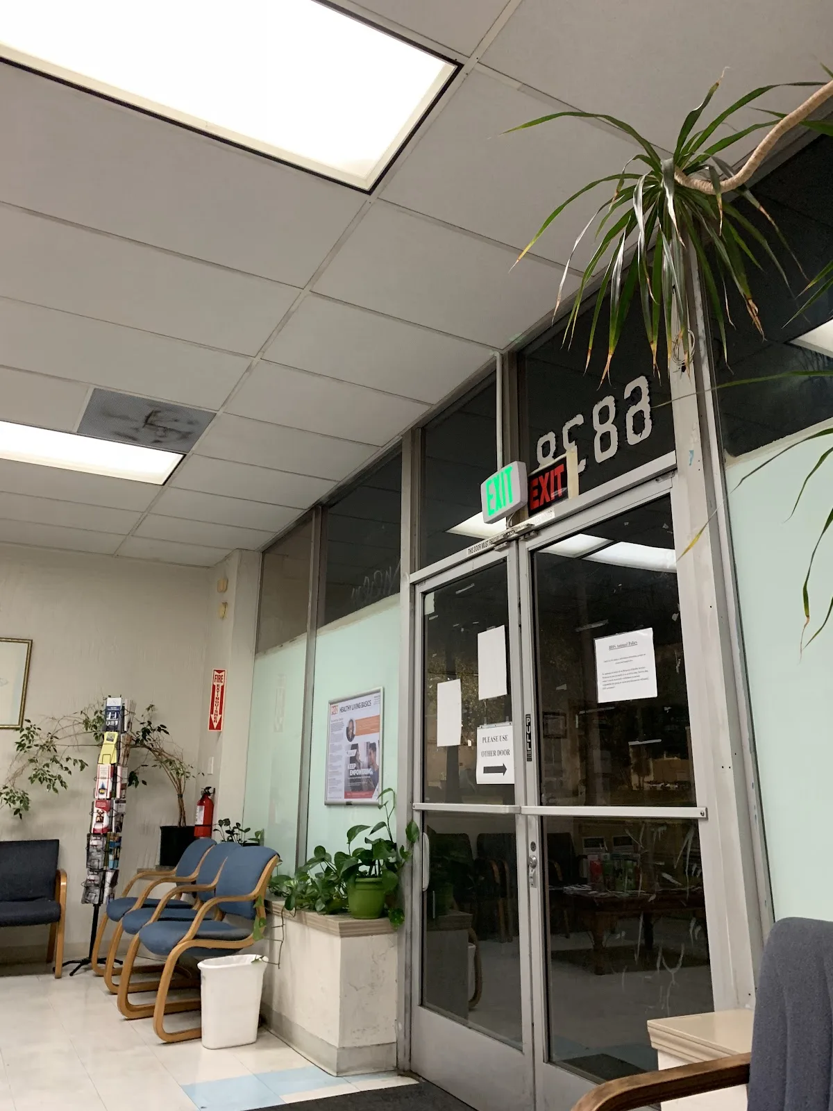 Exterior view of Losangeles treatment center — door