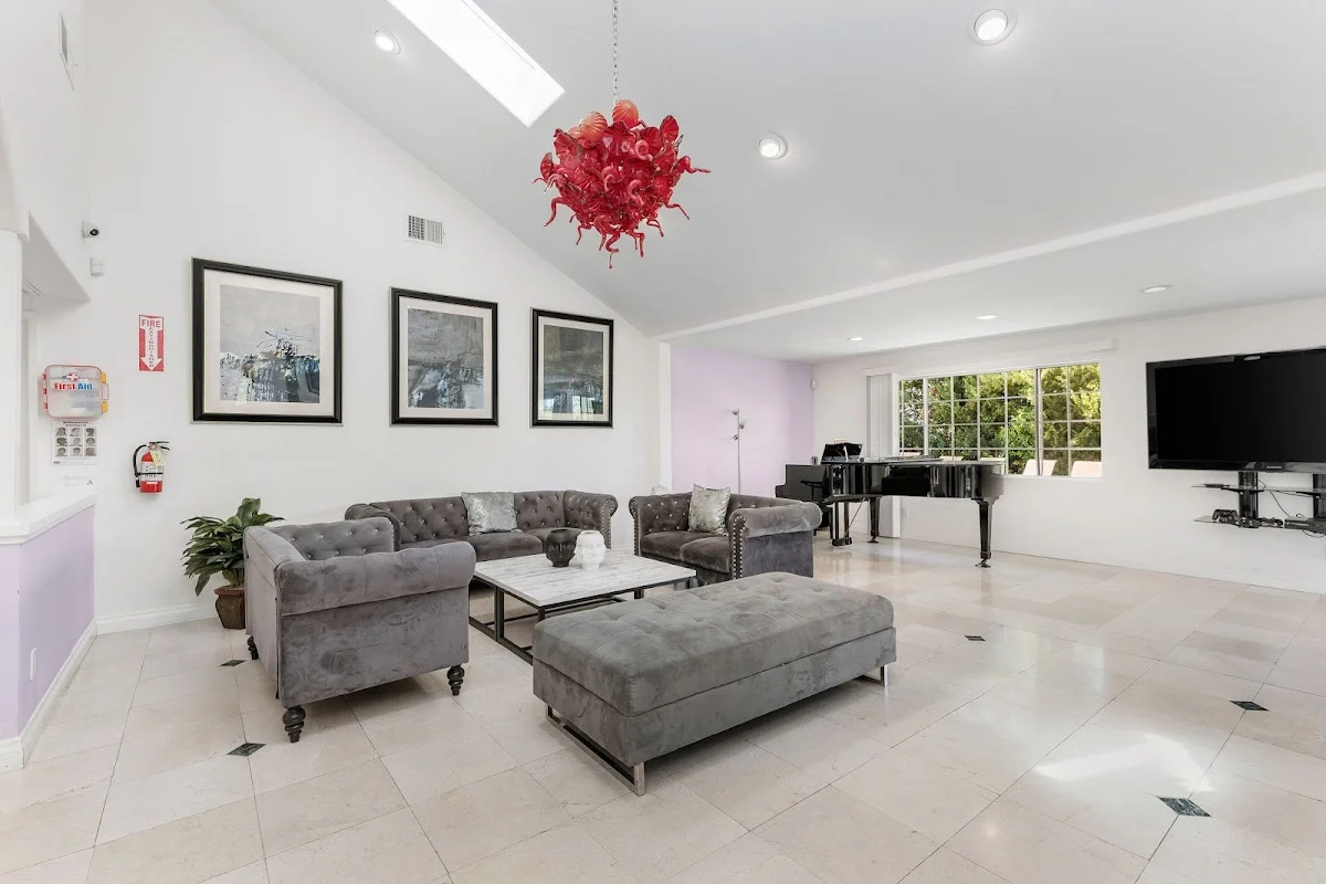 West Valley Detox Treatment - Tarzana - Photo 4